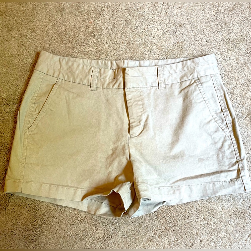 GAP Khaki shorts size 4